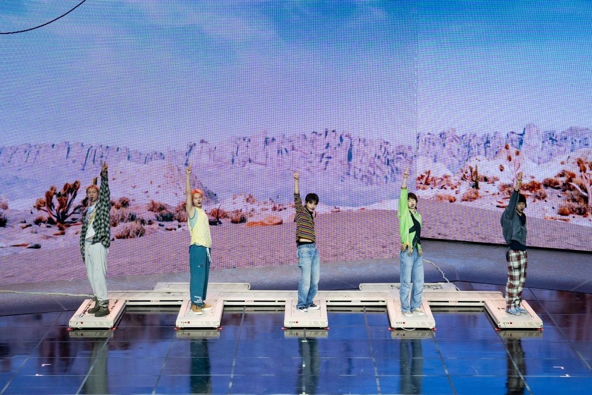 Nhóm nhạc Cortis gồm 5 thành viên đã ra mắt với album “Color outside the lines”. (Ảnh: Yonhap)