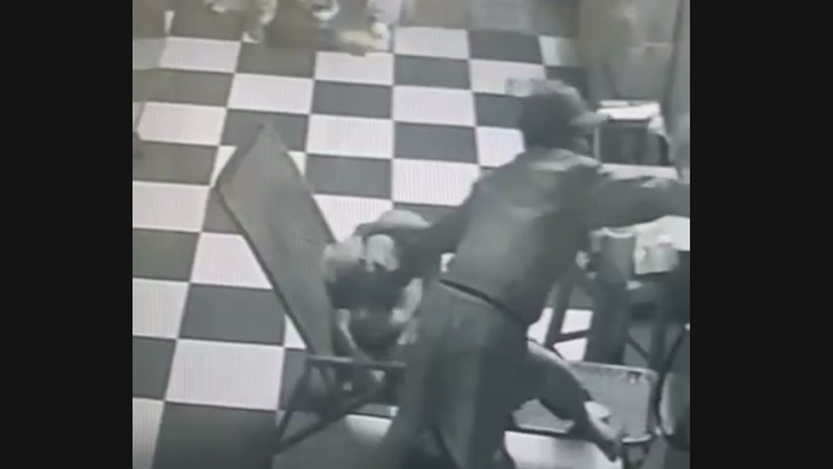 Sau khi gây án, đối tượng đã rút dây cáp wifi rồi rời đi