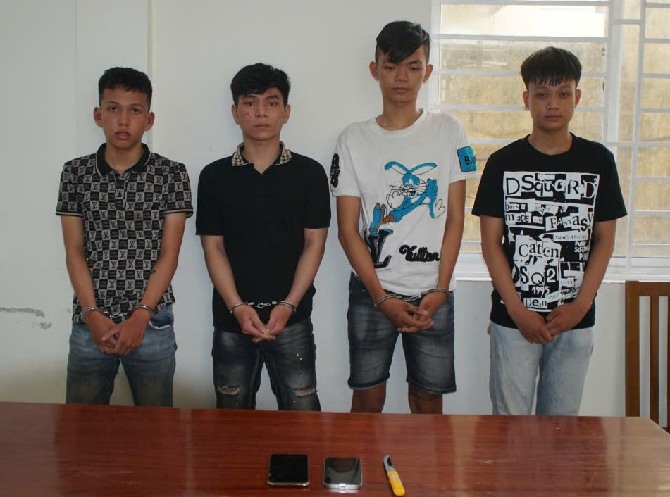 4 đối tượng cướp tài sản lúc bị bắt giữ