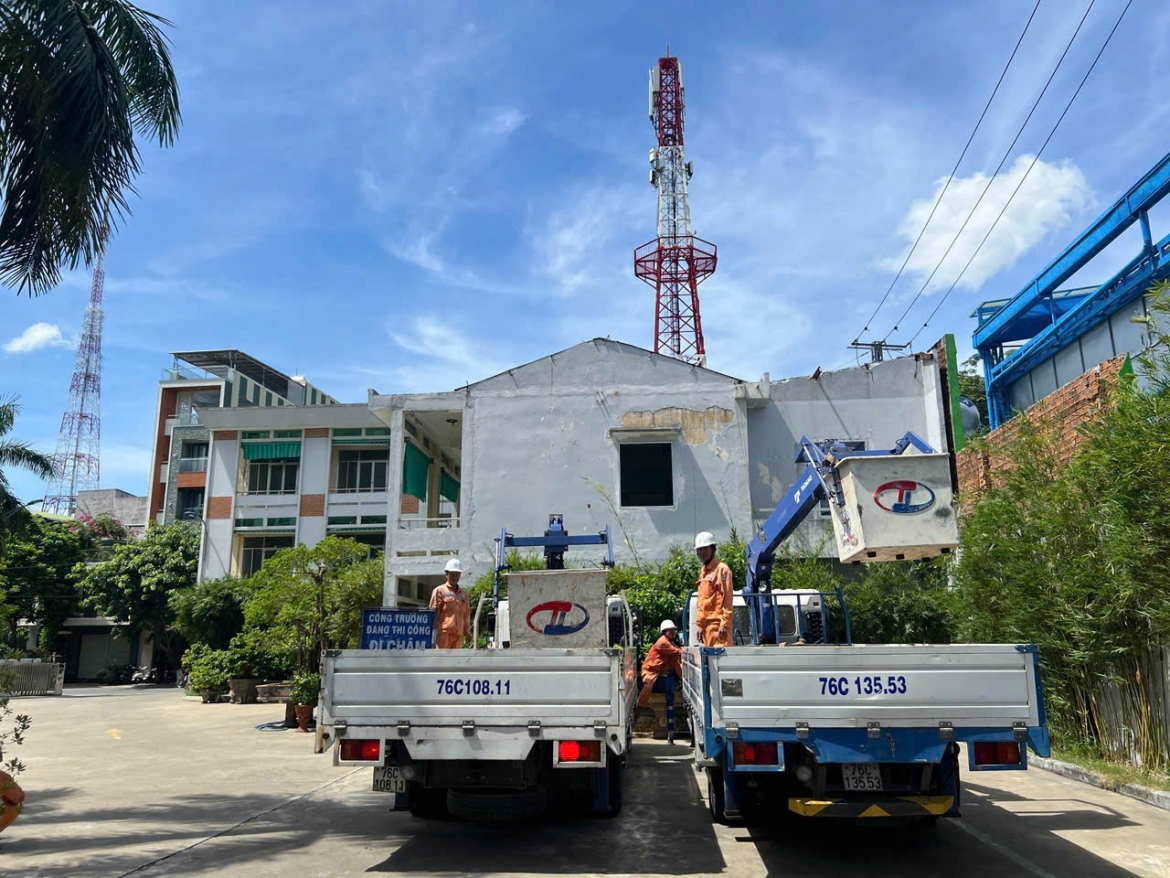 
 Công ty Điện lực Quảng Ngãi lên đường giúp Hà Tĩnh khắc phục hậu quả bão số 5