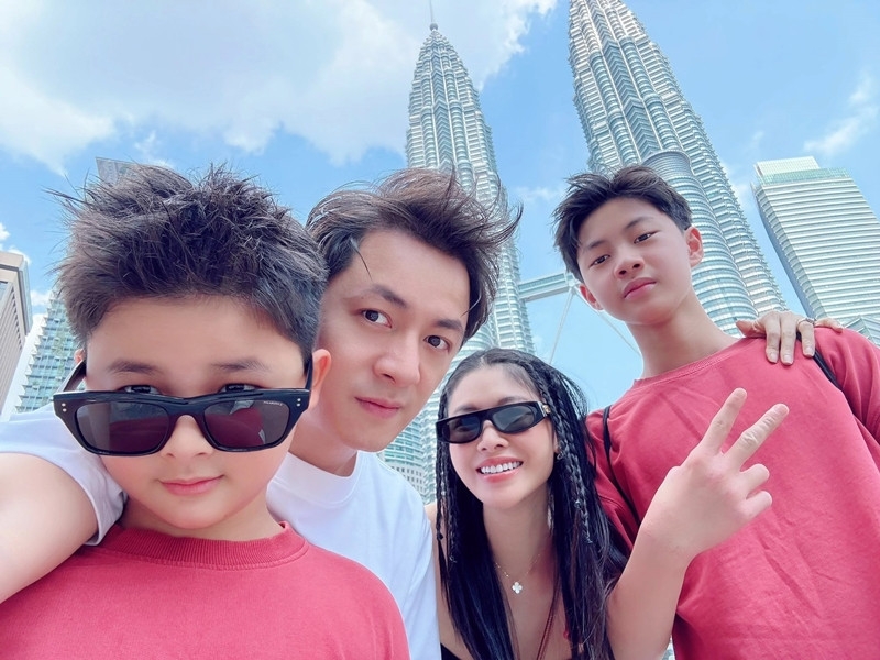 Gia đình ca sĩ Đăng Khôi tận hưởng kỳ nghỉ tuyệt vời tại Malaysia với những trải nghiệm du lịch thú vị và đáng nhớ.