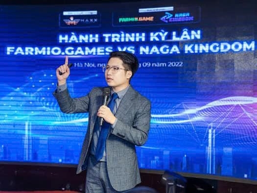 Đặng Quốc Thắng trong một lần quảng bá Dự án Naga Kingdom