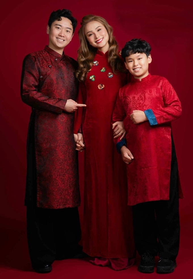 Diễm Hương cho biết năm 2024 vợ chồng cô từng ôm nhau khóc giữa đêm mưa lạnh ở Canada khi hoa hậu bị sảy thai tự nhiên, sau đó họ quyết định làm IVF tìm con.