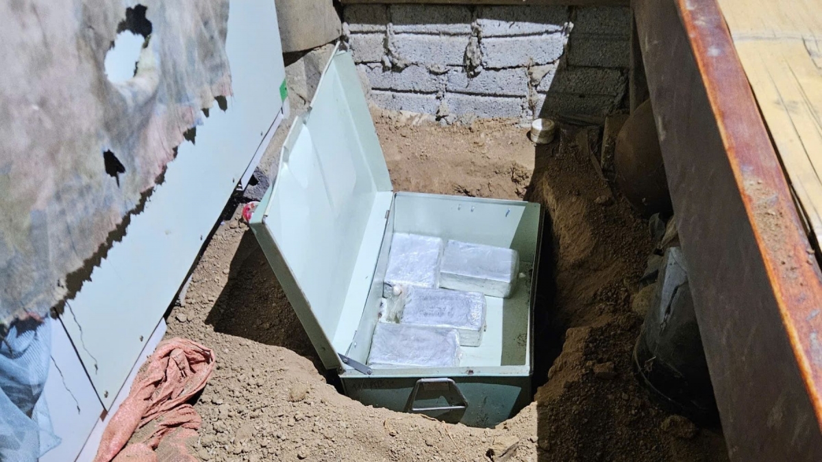 Công an khám xét thu 10 bánh heroin tại nhà Vàng A Xế