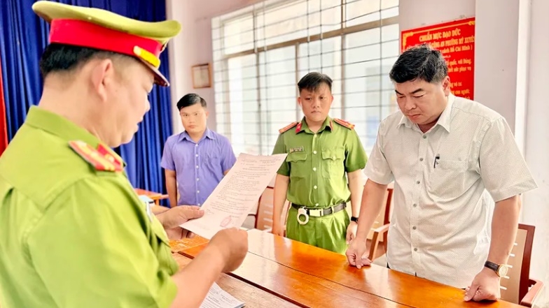 Ông Nguyễn Bảo Sinh tại cơ quan công an