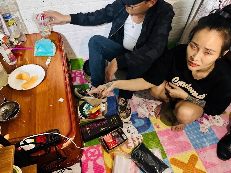 Đối tượng Nguyễn Thị Thu Hương và vật chứng thu giữ