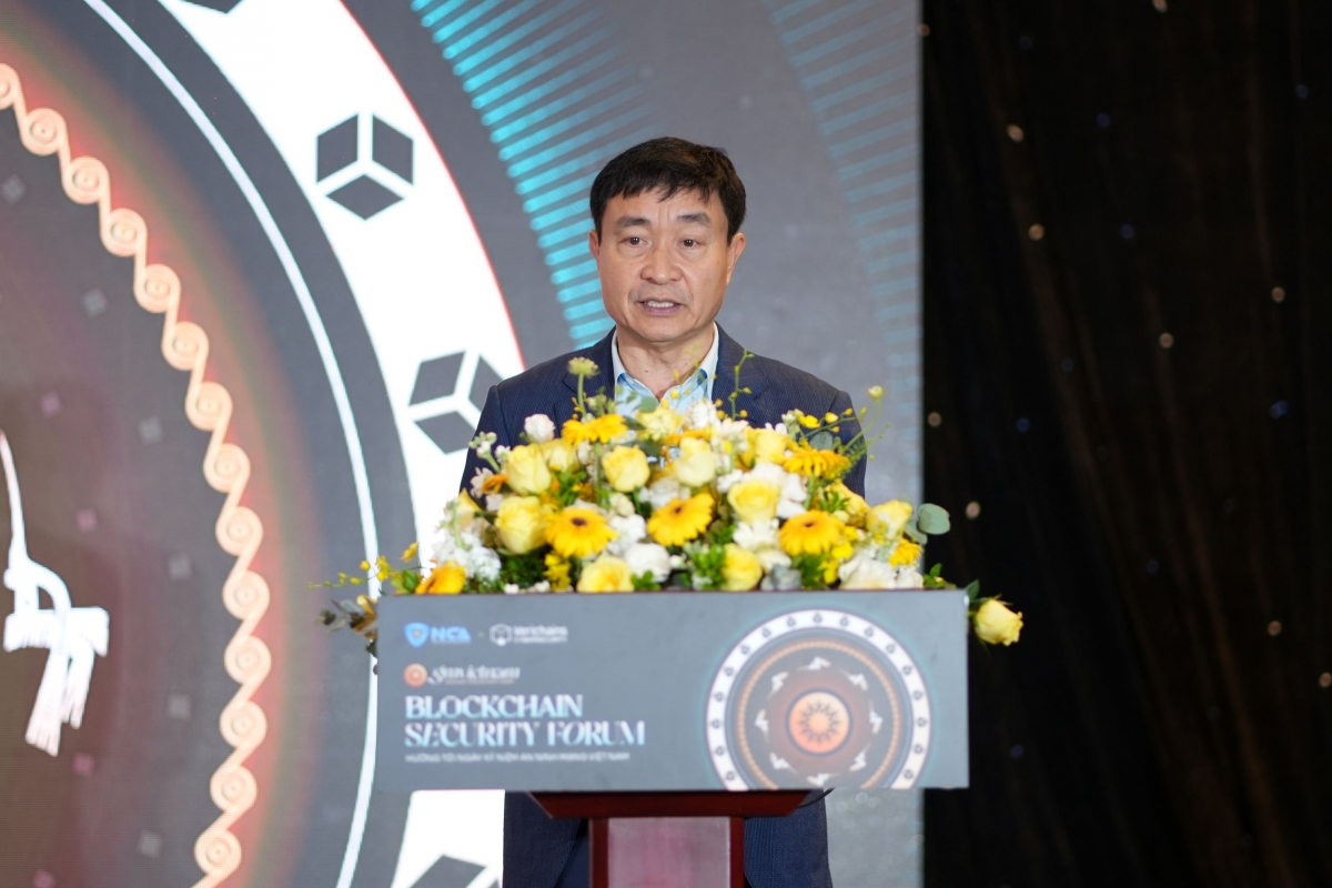 Trung tướng Nguyễn Minh Chính, Cục trưởng Cục An ninh mạng và phòng, chống tội phạm sử dụng công nghệ cao, Bộ Công an phát biểu tại sự kiện (Ảnh: Ban tổ chức)