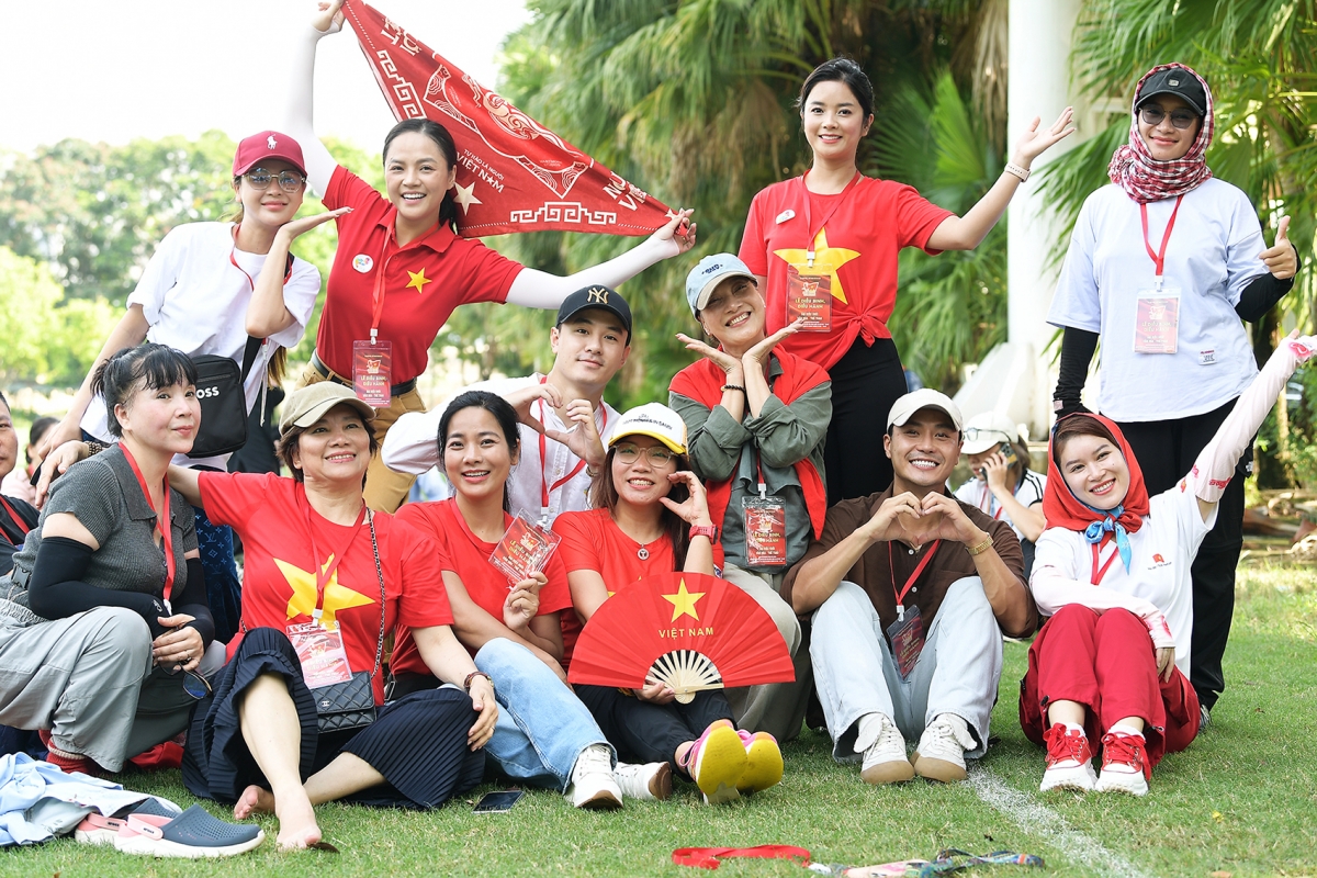 Dàn nghệ sĩ trong buổi đầu hợp luyện diễu binh, diễu hành cho đại lễ mừng Quốc khánh 2/9 tại sân vận động quốc gia Mỹ Đình.