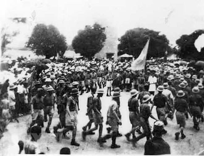  Ngày 14/8/1945, đội du kích Ba Tơ tiến về thị xã Quảng Ngãi, cùng nhân dân khởi nghĩa giành chính quyền. (Ảnh: Tư liệu/TTXVN)