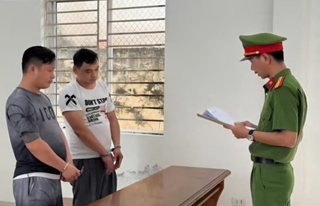 Tuấn và Tuyên bị khởi tố. (Ảnh: CA)