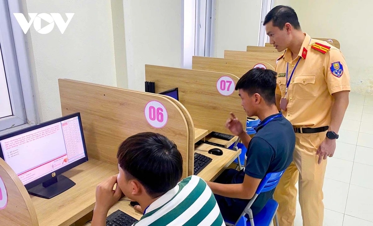 Từ 19/4 đến 30/7/2025 lực lượng CSGT cả nước đã tổ chức 2001 kỳ sát hạch cho 713.197 học viên. Kết quả, 69,7% tỉ lệ học viên dự thi đạt.