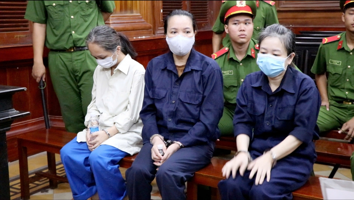 HĐXX quyết định hoãn phiên toà do một bị cáo không đảm bảo sức khoẻ. (Ảnh: A.X)