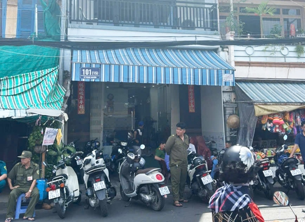 Hiện trường căn nhà nơi phát hiện ông P và T tử vong