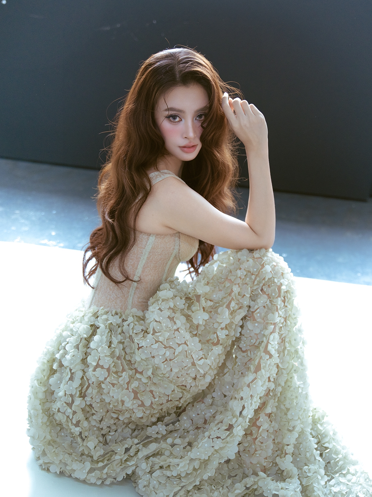 Đầu năm 2024, cô góp mặt trong bom tấn Tết “Mai” của đạo diễn Trấn Thành, bộ phim đạt doanh thu kỷ lục hơn 500 tỷ đồng. Dù chỉ xuất hiện trong một vai nhỏ, Tiểu Vy vẫn tạo được chú ý nhờ nhan sắc rạng rỡ và phong thái cuốn hút.