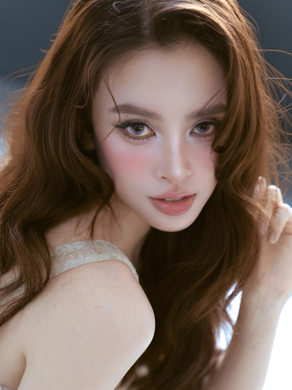 Sang Tết 2025, Tiểu Vy được đạo diễn Trấn Thành tin tưởng giao vai nữ chính trong bộ phim hài “Bộ tứ báo thủ”. Vai diễn mang đến cho Tiểu Vy nhiều đất diễn hơn.