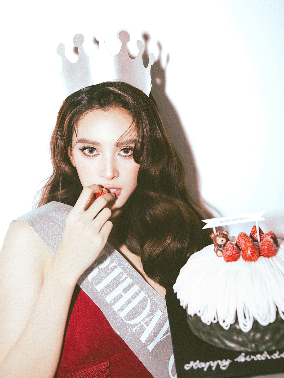 Với bộ ảnh sinh nhật tràn đầy năng lượng và những chia sẻ chân thành, Hoa hậu Trần Tiểu Vy cho thấy một hình ảnh rạng rỡ, bản lĩnh. Tuổi 25 hứa hẹn sẽ mở ra cho cô nhiều dấu ấn mới trên hành trình sự nghiệp và cuộc sống.
