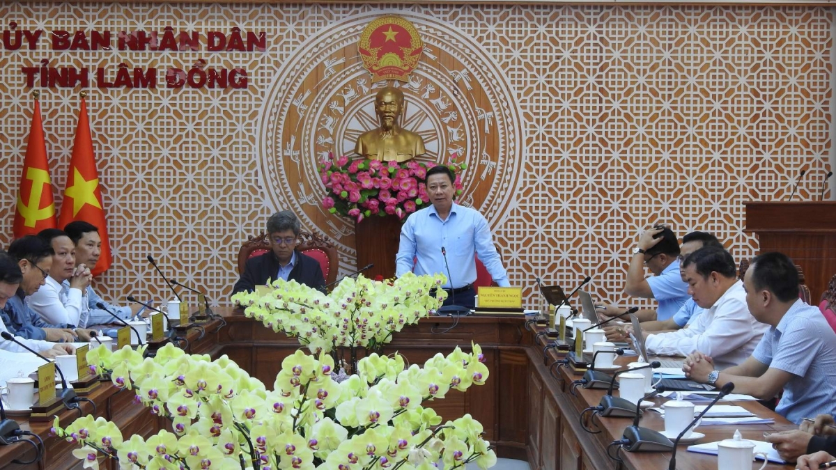 Thứ trưởng Bộ Tư pháp Nguyễn Thanh Ngọc gợi mở nhiều giải pháp để tỉnh Lâm Đồng khắc phục khó khăn, giải quyết vướng mắc trong lĩnh vực hộ tịch.