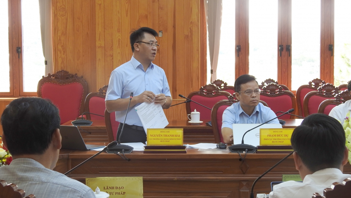 Ông Nguyễn Thanh Hải, Cục trưởng Cục Hành chính Tư pháp- Bộ Tư pháp thông tin, giải đáp thắc mắc của cán bộ xã, phường tỉnh Lâm Đồng đối với lĩnh vực hộ tịch.