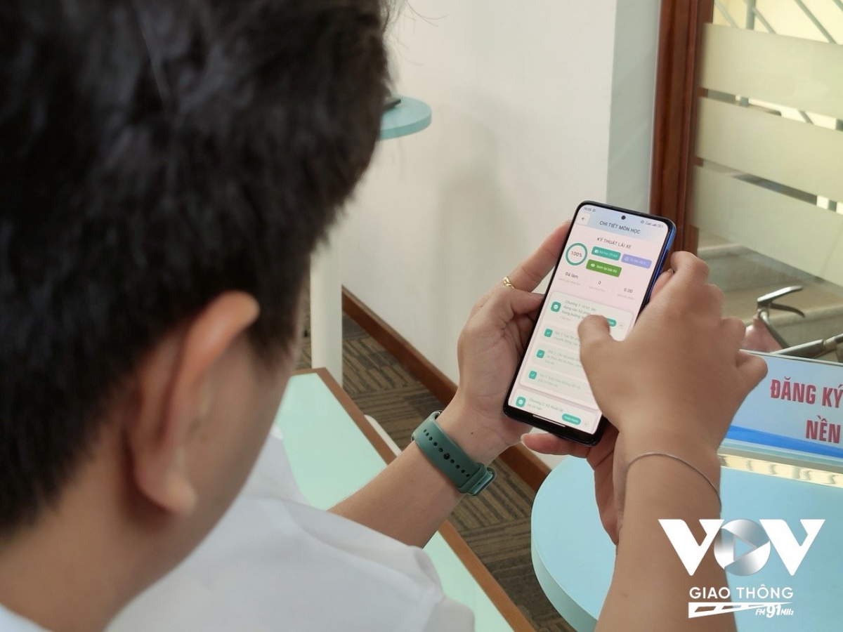 Học viên có thể chủ động học mọi lúc, mọi nơi chỉ cần thiết bị có kết nối internet