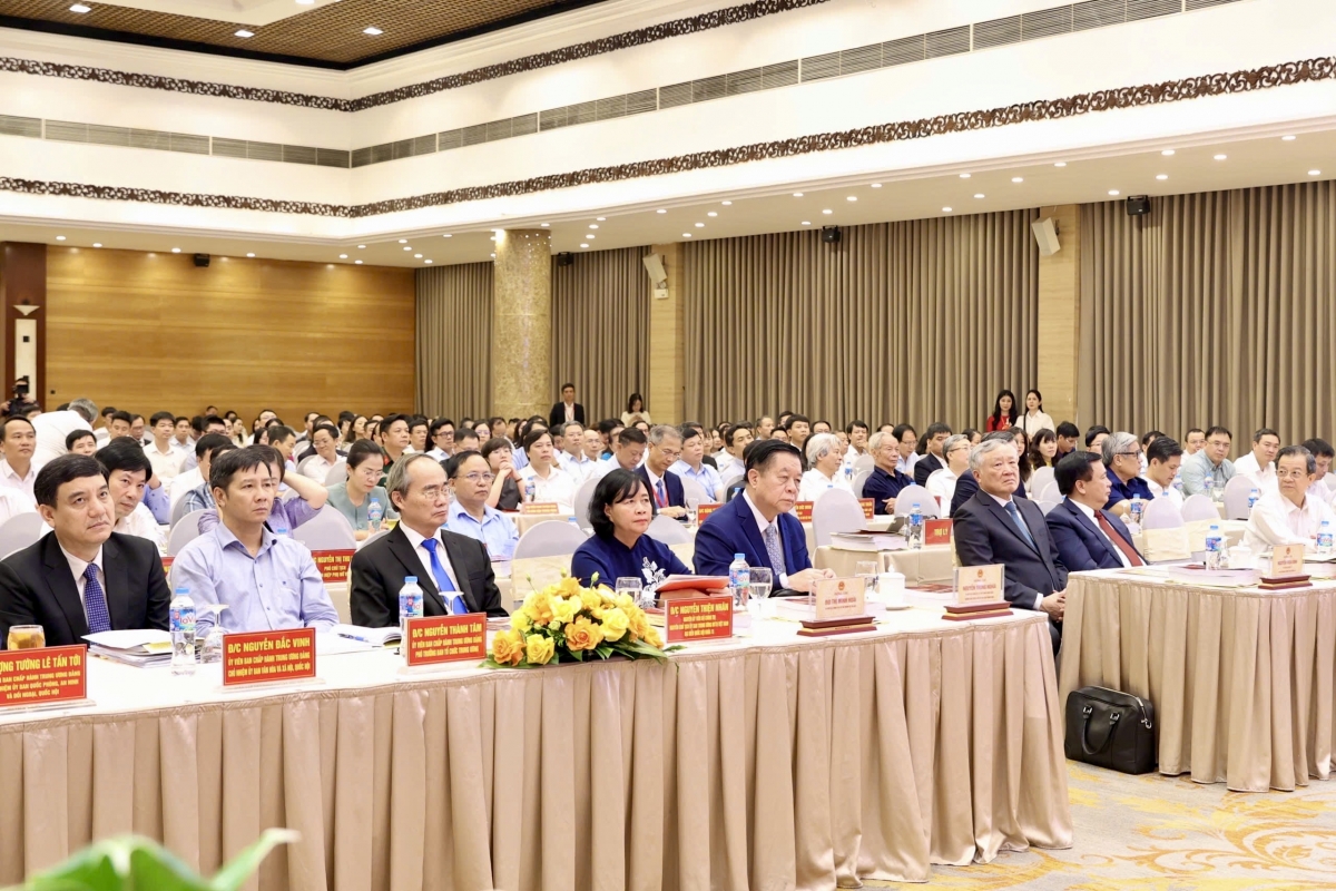 Các đại biểu tham dự hội thảo: “Cách mạng tháng Tám và Quốc khánh 2/9: Giá trị thời đại và sức sống trường tồn”