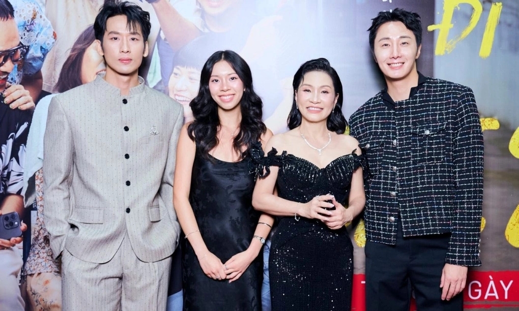 Vai diễn người mẹ mắc bệnh Alzheimer trong 'Mang mẹ đi bỏ' gợi nhắc Hồng Đào nhớ lại ký ức mắc bệnh nặng, khi ấy chị mong các con có người mẹ khỏe mạnh hơn mình.