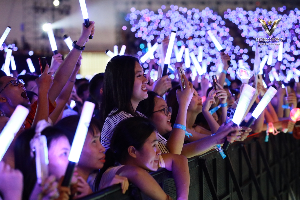 Chương trình thu hút sự tham gia của khoảng 25.000 khán giả. Mỗi tiết mục trình diễn là một bữa tiệc âm nhạc đa sắc màu, từ những bản hit quen thuộc được phối khí mới lạ đến những màn vũ đạo chuyên nghiệp, tất cả đều khiến khán giả không thể ngồi yên.