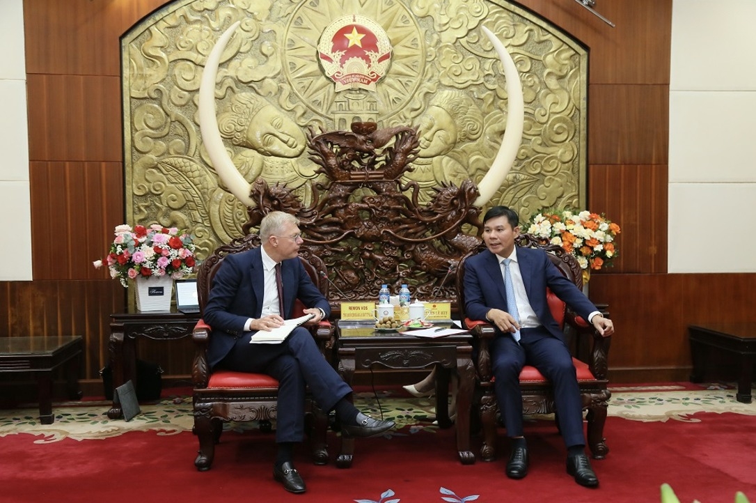 Phó Chủ tịch UBND tỉnh Hưng Yên Nguyễn Lê Huy tiếp và làm việc với đại diện doanh nghiệp Hà Lan đến trao đổi hợp tác, tìm hiểu môi trường đầu tư tại tỉnh. Ảnh: Cổng TTĐT tỉnh Hưng Yên