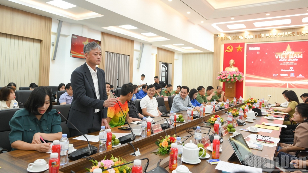 Ông Noh Seung Woo, Giám đốc Truyền thông Samsung Việt Nam phát biểu tại buổi họp báo. (Ảnh: THẾ ĐẠI)