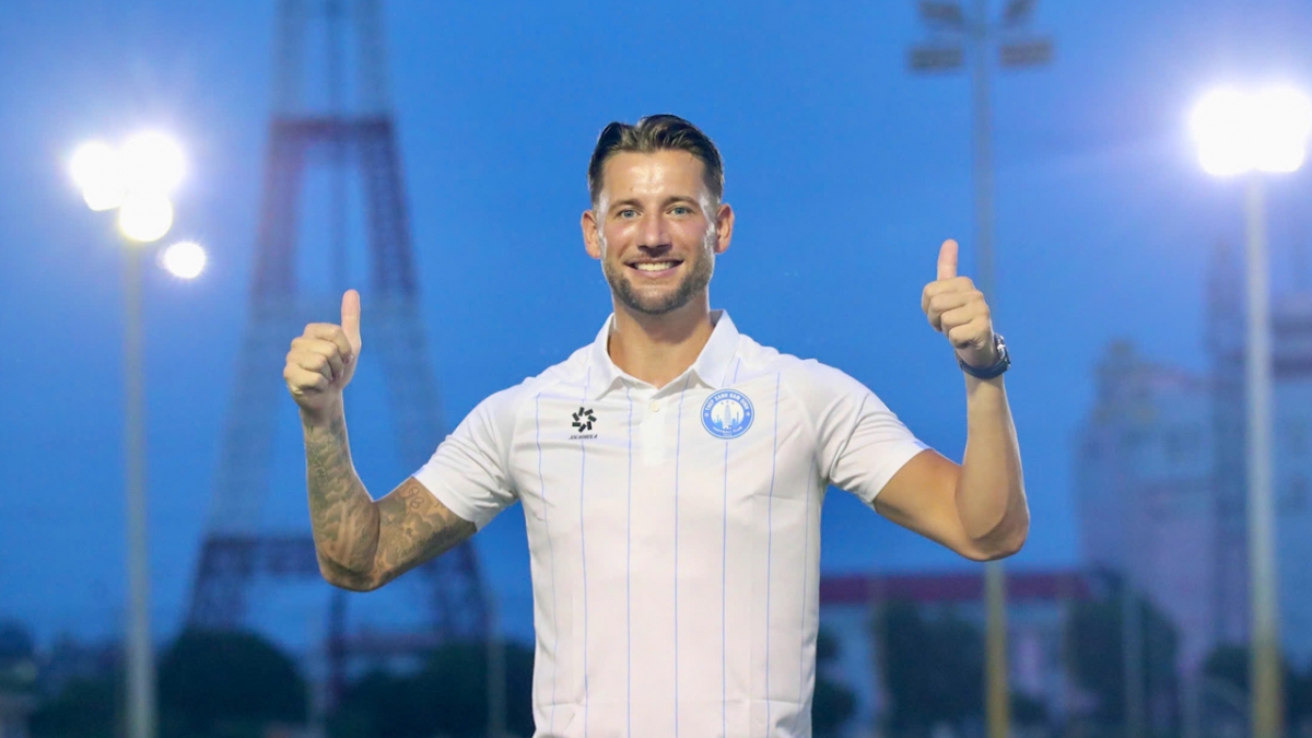 Mitchell Dijks là tân binh có bản lý lịch khá ấn tượng.