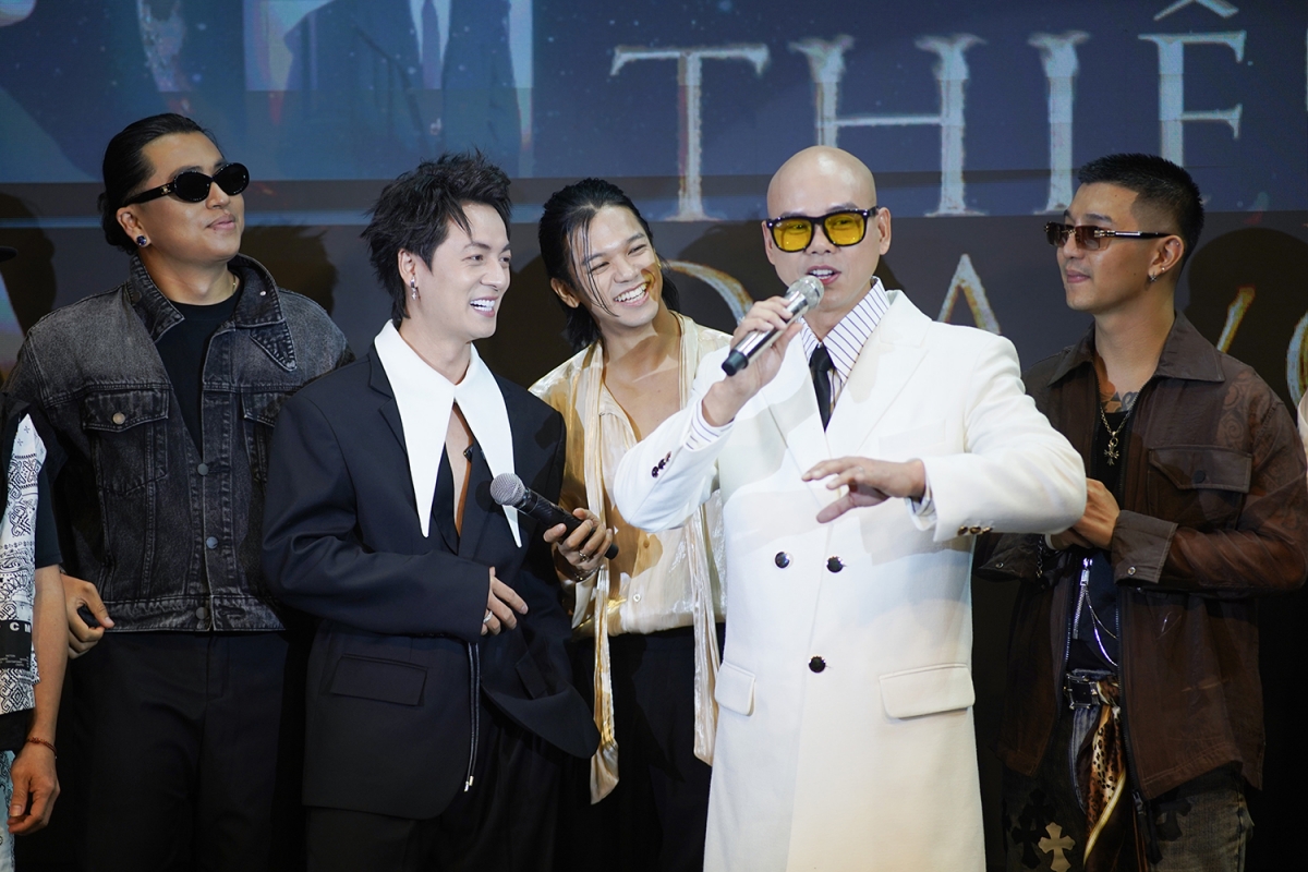 Dàn anh tài đến chúc mừng Phan Đinh Tùng