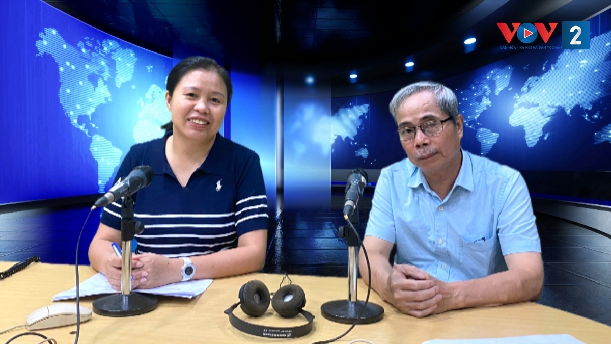 KTS Trần Huy Ánh tại phòng thu trực tiếp VOV2