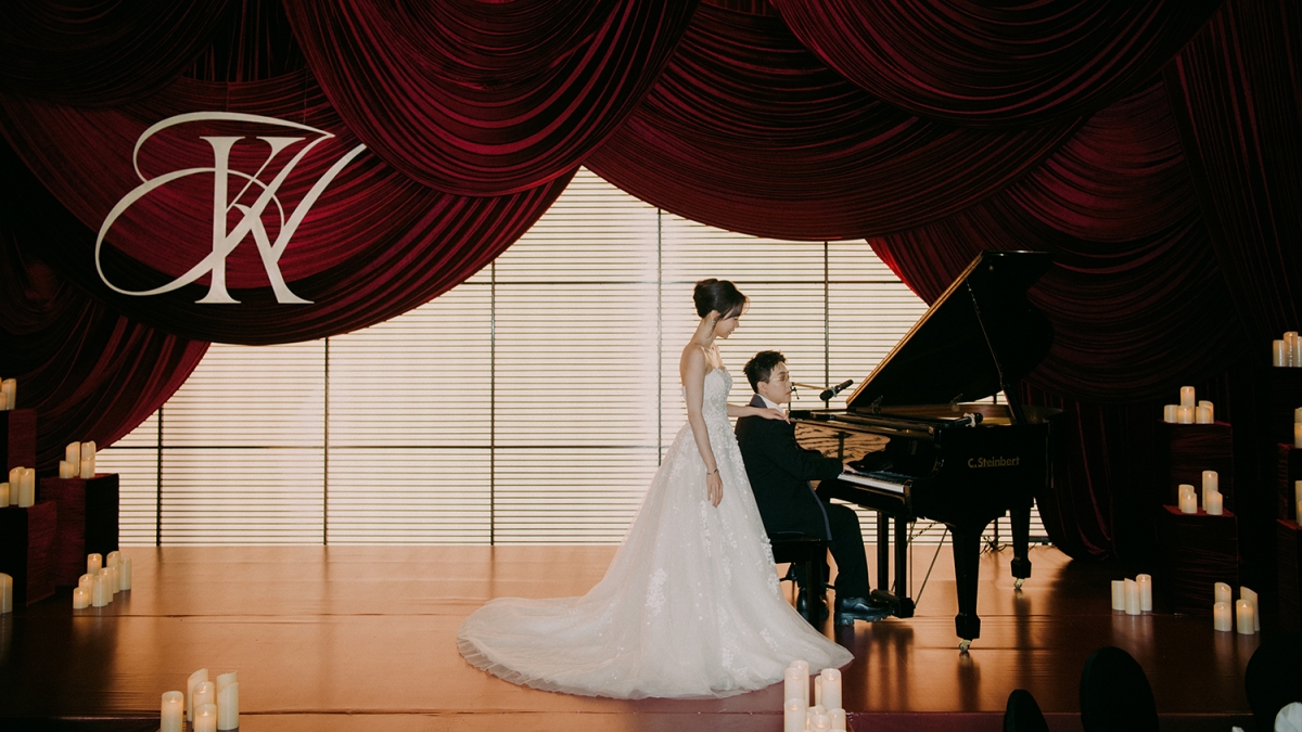 Kai Đinh và vợ trong đám cưới