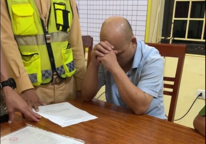 Chiều 14/8, Văn phòng Tỉnh ủy Lào Cai cho biết, Ban Thường vụ Tỉnh ủy đã thống nhất thi hành kỷ luật ông Lò Văn Mạnh – Phó Bí thư Thường trực Đảng ủy xã Phong Dụ Thượng, nhiệm kỳ 2025-2030; Đại biểu HĐND xã Phong Dụ Thượng, nhiệm kỳ 2021-2026 bằng hình thức khai trừ ra khỏi Đảng.