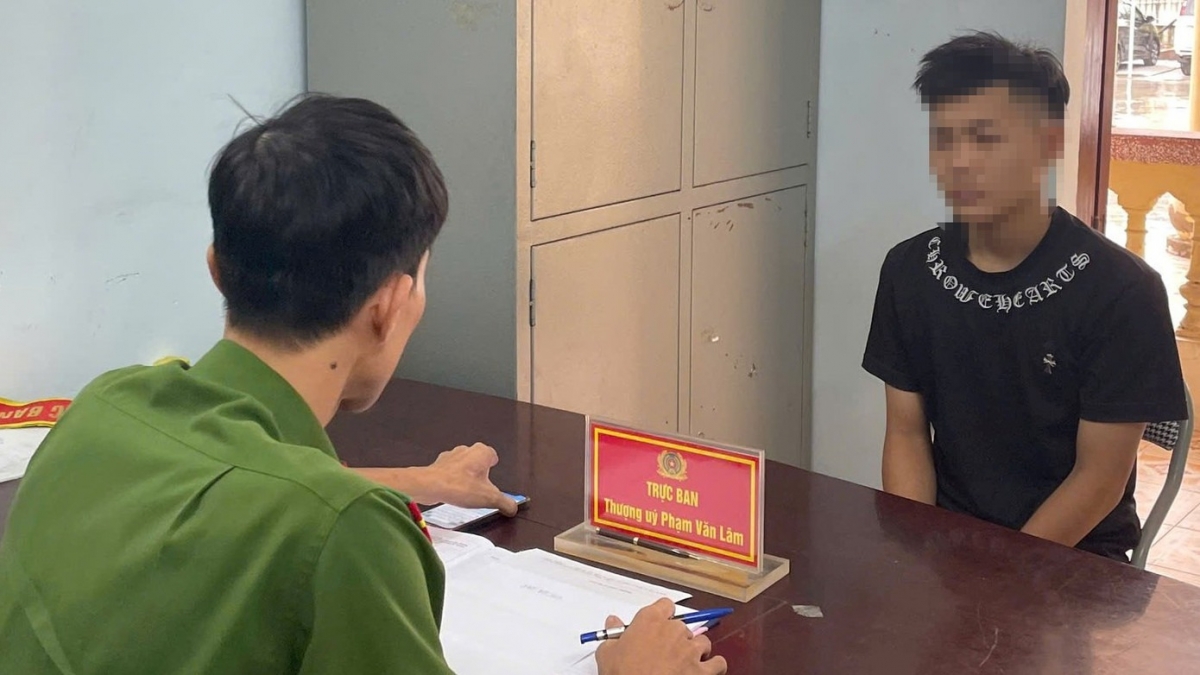 Phạm Đình A. tại cơ quan công an.