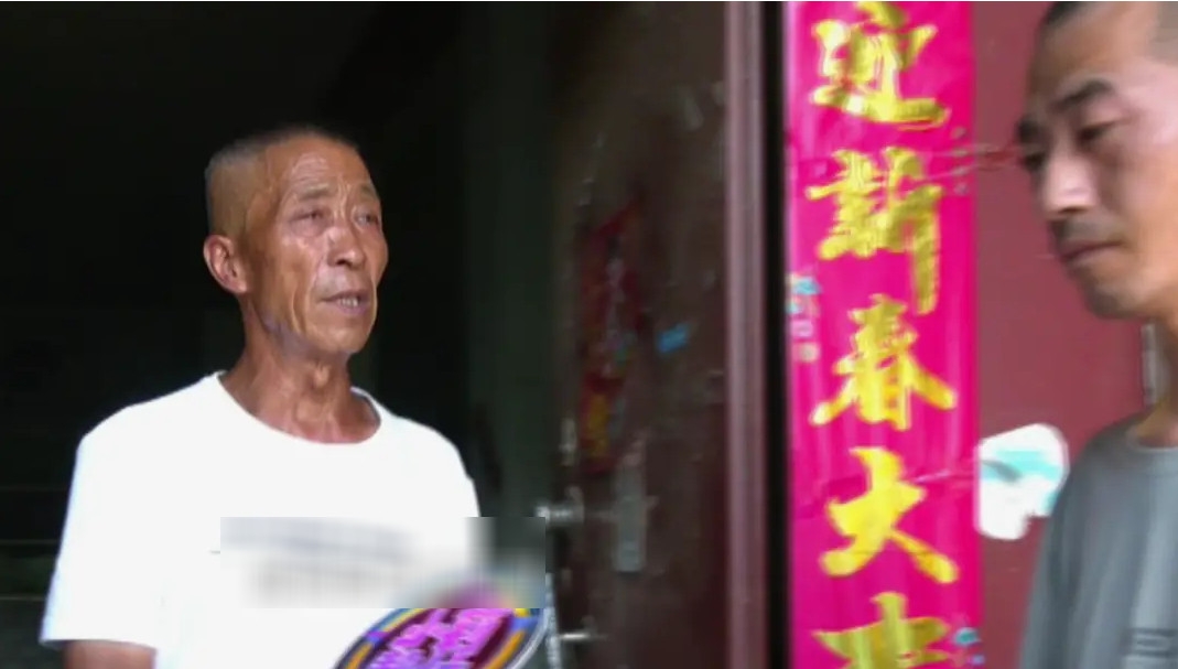 Bố anh Trịnh đau lòng vì con trai nhẹ dạ. Ảnh: Sohu