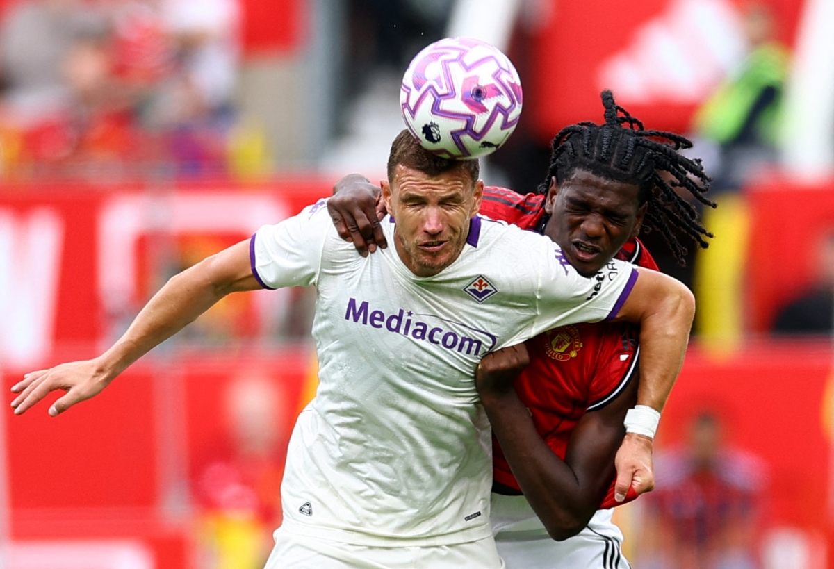 Sau đó, 2 đội đều cống hiến và nỗ lực ghi bàn. 