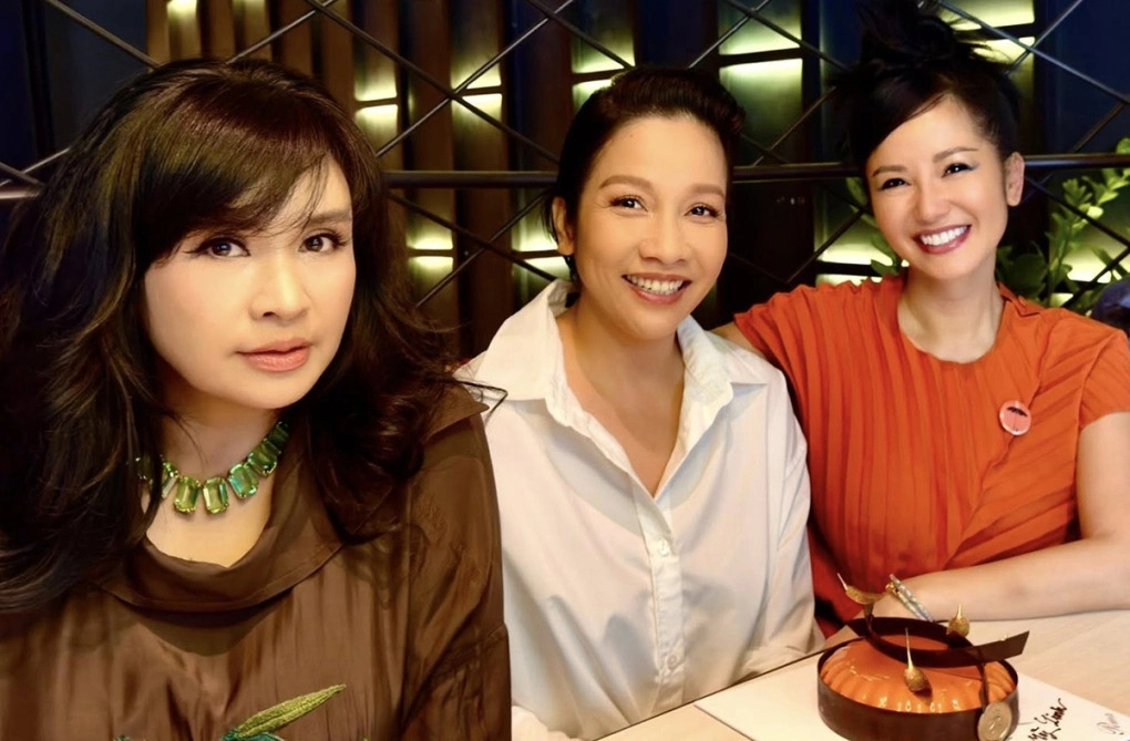 Ba diva Thanh Lam, Hồng Nhung, Mỹ Linh tụ họp trong buổi tiệc thân mật, ấm cúng ở TP HCM, mừng giọng ca 'Tóc ngắn' tròn 50 tuổi.