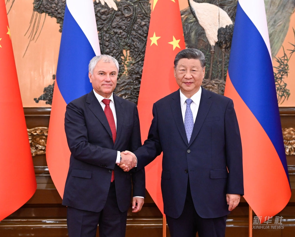 Chủ tịch Trung Quốc Tập Cận Bình và Chủ tịch Duma Quốc gia Nga (Hạ viện) Vyacheslav Volodin ngày 26/8. Ảnh: Tân Hoa xã