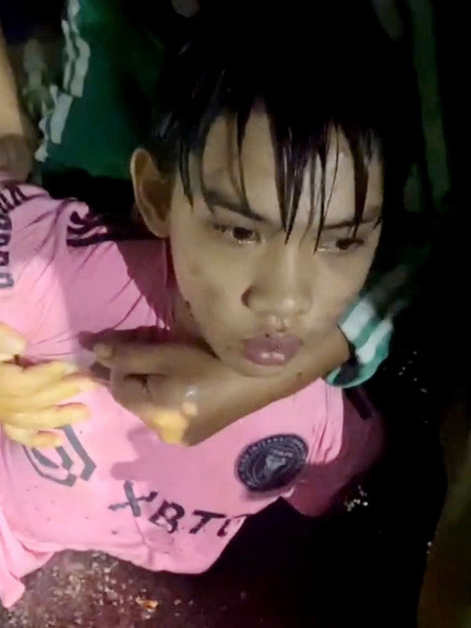 Nghi can Châu Phú Tính khi bị bắt giữ. Ảnh: Người dân cung cấp