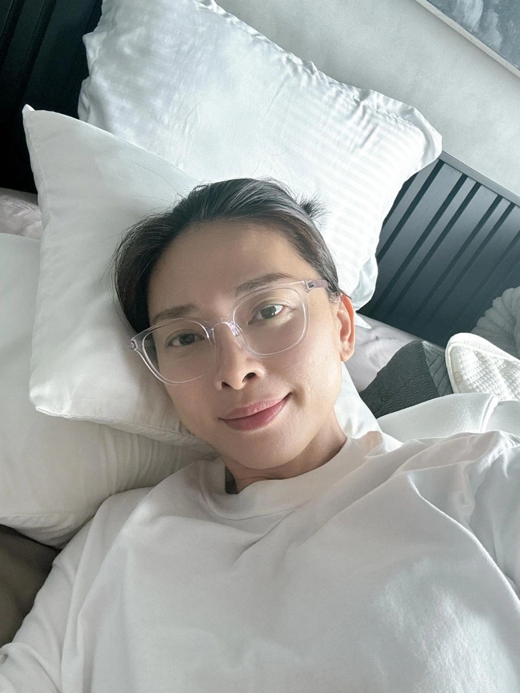 Sau khoảng hai tuần đầu tiên của con gái, diễn viên Ngô Thanh Vân dần quen với nhịp sống mẹ bỉm sữa, cảm thấy đỡ mệt hơn. Cô cảm ơn những lời khuyên và động viên của bạn bè, khán giả dành cho vợ chồng cô những ngày qua.