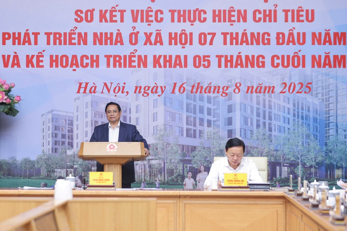 Sáng 16/8, tại Trụ sở Chính phủ, Thủ tướng Chính phủ Phạm Minh Chính chủ trì Hội nghị Sơ kết thực hiện chỉ tiêu phát triển nhà ở xã hội 7 tháng của năm 2025 và kế hoạch triển khai 5 tháng còn lại của năm nay.
