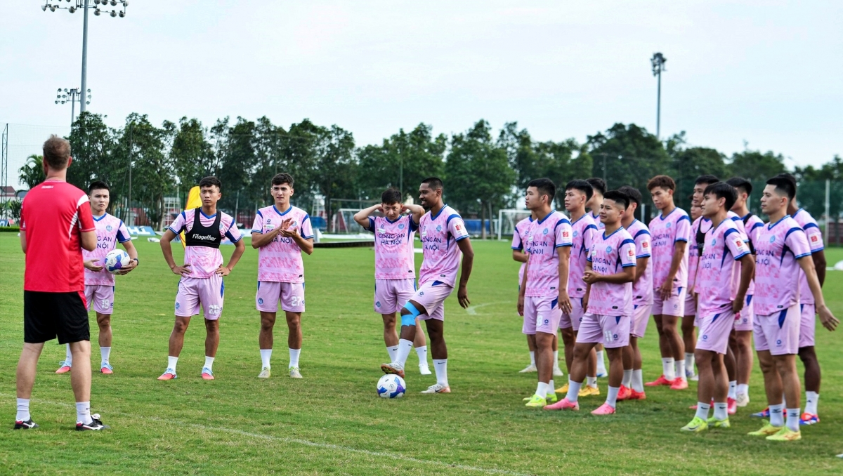 CLB CAHN sẽ đối đầu Thể Công Viettel tại vòng 1 V-League 2025/2026. (Ảnh: CLB CAHN)