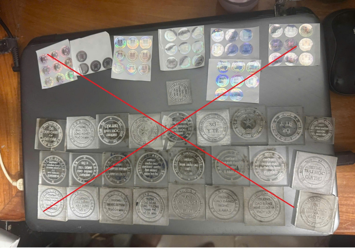 Nhiều loại con dấu bị làm giả (Ảnh: Công an tỉnh Đồng Nai)