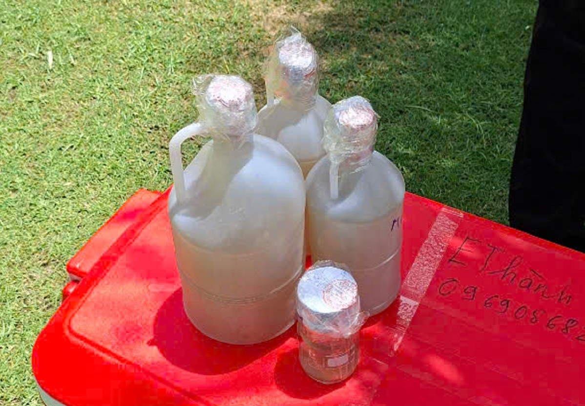 Sau khi có kết quả phân tích mẫu nước sẽ xử lý theo quy định. Ảnh: B.H