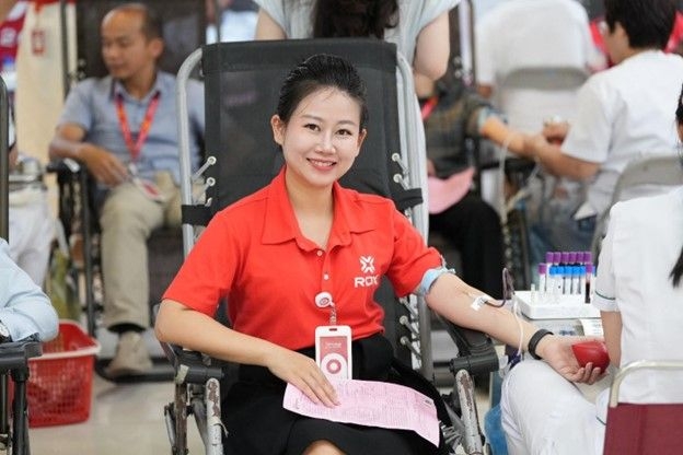 Một cánh tay được đưa ra là rất nhiều yêu thương và hi vọng được gửi trao