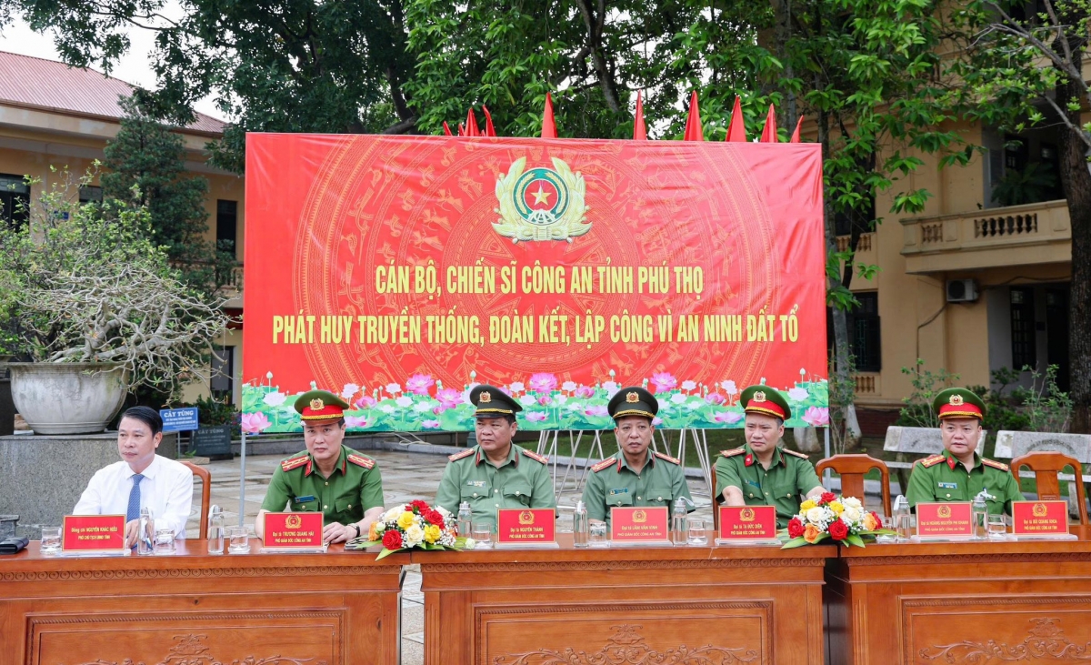 Công an tỉnh Phú Thọ tổ chức Lễ ra quân thực hiện đợt cao điểm tấn công, trấn áp tội phạm, bảo đảm an ninh, trật tự. Ảnh CAPT.