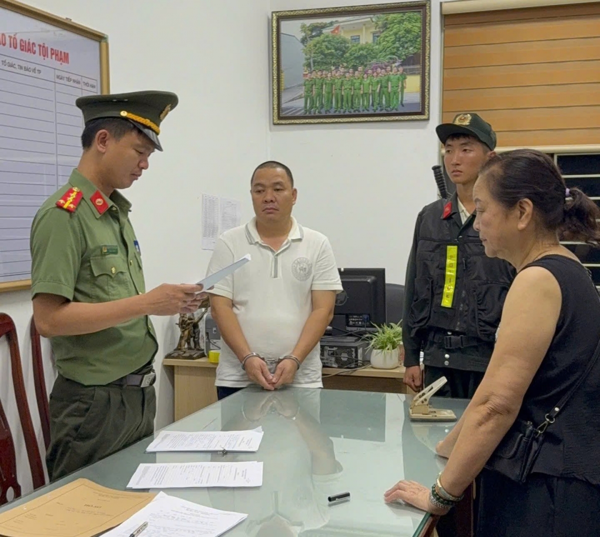 Qua công tác nghiệp vụ, Phòng An ninh kinh tế phát hiện nghi vấn vi phạm quy định về kinh doanh theo phương thức đa cấp trái phép của nhóm người tại TP.HCM. Nhóm người này đã sử dụng các trang web như FMCPAY.com và AFF2024.com để đăng ký, kích hoạt các gói đầu tư cho người tham gia theo mô hình đa cấp trái phép để hưởng % hoa hồng giới thiệu. Ảnh: CAPT.