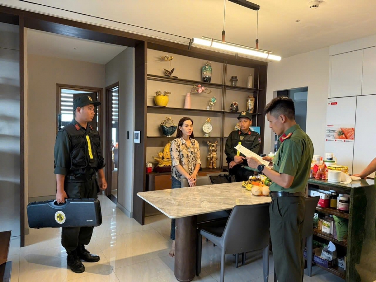 Ngoài ra, các đối tượng đưa ra thông tin gian dối với những người điều hành và tham gia sàn tiền ảo này là sàn giao dịch đã được đăng ký tại Mỹ và đồng tiền mã hóa này có thể đăng ký mua vé máy bay, đặt phòng khách sạn nhưng thực tế không có đại lý bán vé máy bay, khách sạn nào chấp nhận thanh toán bằng đồng tiền mã hóa PAYN. Ảnh: CAPT.