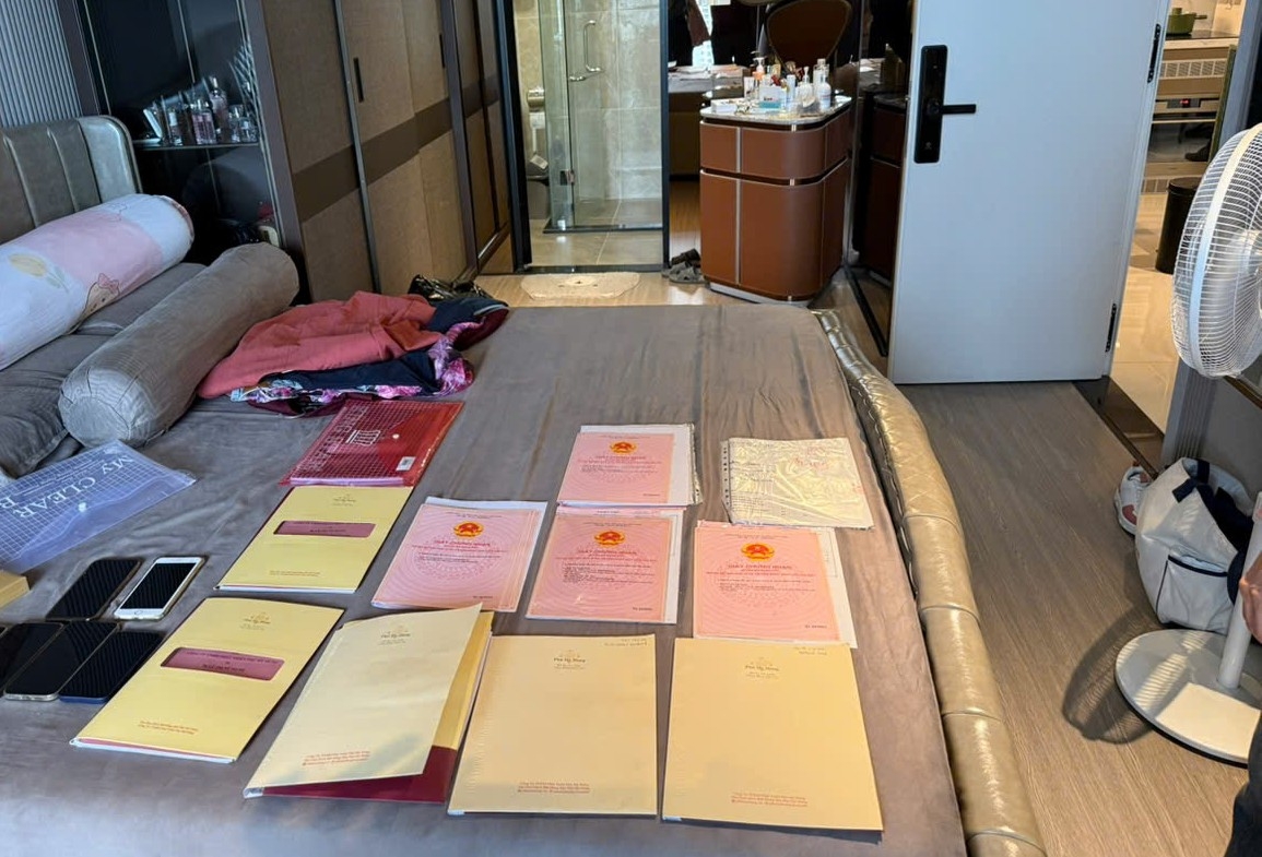 Quá trình phá án, cơ quan điều tra đã kê biên, phong tỏa nhiều tài sản như: tiền mặt, ngoại tệ, bất động sản có giá trị lên đến hàng nghìn tỷ đồng. Ảnh: CAPT.