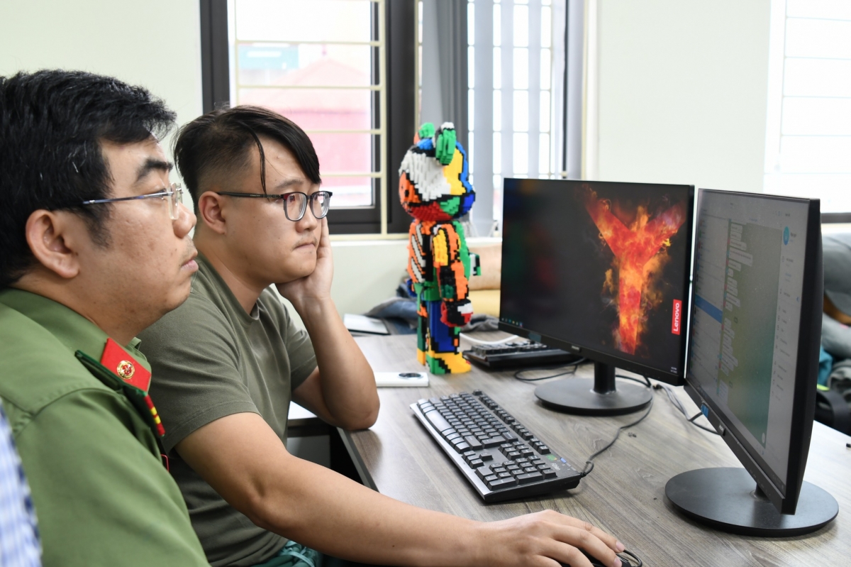 Để phát triển hệ thống, lôi kéo người tham gia mua đồng PAYN, thông qua mối quan hệ giới thiệu, Hạ trao đổi ý tưởng với Phan Viết Lập, 42 tuổi, ngụ TP.HCM và nhiều đối tượng khác tổ chức các hội thảo, hội nhóm để phát triển hệ thống đầu tư, lôi kéo hàng nghìn người tham gia, với tổng số tiền huy động lên tới hàng tỷ USD. Ảnh: CAPT.